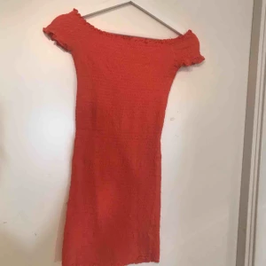  - Superfin klänning från ginatricot i orange färg! 