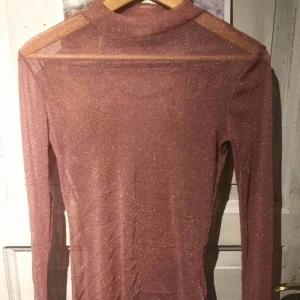  - Mesh tröja från Gina. 