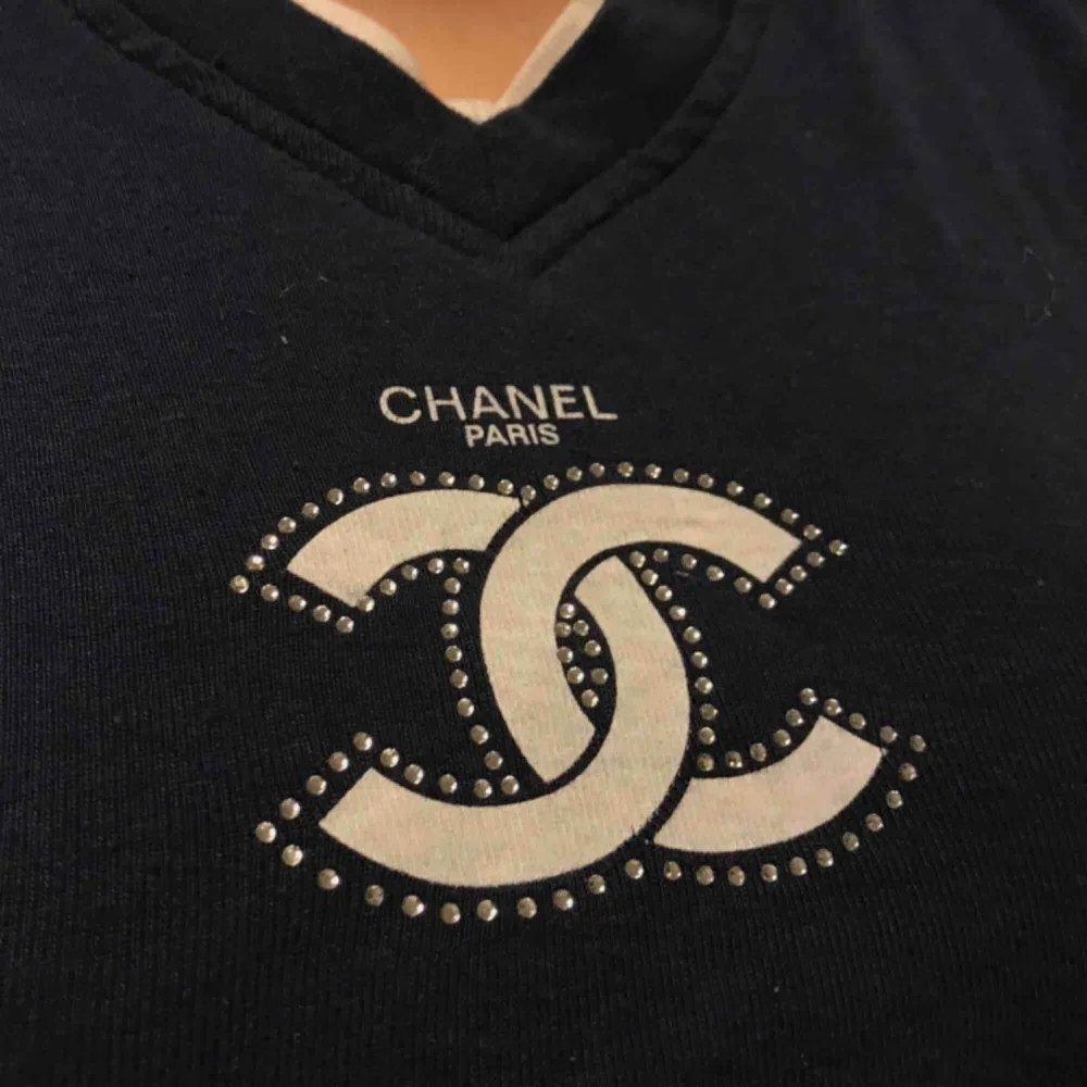 Super snygg Chanel tröja. Köparen står för frakten💕. Toppar.