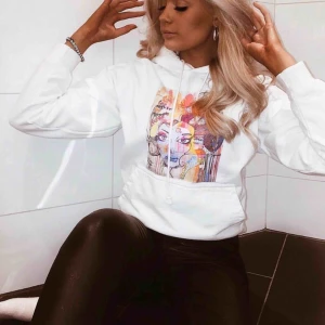  - (LÅNAD BILD) säljer nu min supermysiga hoodie från the cool elephant , inga fel eller något på den! Storlek xs men passar mig som har S i vanliga fall :)) frakten ingår EJ. 