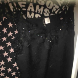  - Så fint satin linne som blivit för litet på mig😫😫💗💗💗perfekt till fest, pyjamas eller till vardags med en t-shirt under🤠🤠