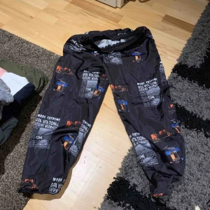  - Prassel byxor aldrig använda 