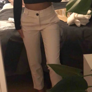  - Linne byxor från ZARA, i nyskick. Sjukt bekväma😌 Kan mötas upp i Sundsvall eller så tillkommer fraktkostnad.