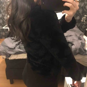  - Faux fur jacket från Vero Moda, aldrig använd! Priset kan diskuteras, frakt tillkommer annars mötas upp i Sundsvall💕