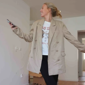  - Blazer från Aeryne x ginatricot. Frakt 63kr spårbart tillkommer  