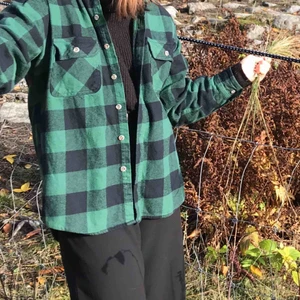  - En asball flanell skjorta köpt på beyond retro. Är lite oversized på mig som har storlek S/M. Köparen står för frakt. 