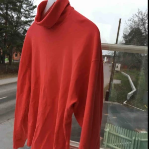  - Jättefin polotröja i härlig färg! Den är lite för stor för mig, så mycket sparsamt använd. Skriv för med bilder :)