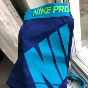  - Nikepro shorts! Använda 2 gånger! Jättebra skick!