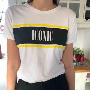  - Helt ny t-shirt med lappen kvar från carlings. Nyinköpt för 149 kronor. Köparen står för frakt🥰
