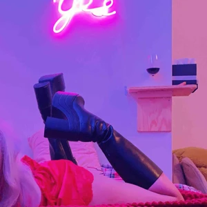  - Slutsålda svarta platåboots!  Så sköna att gå i och superoriginella