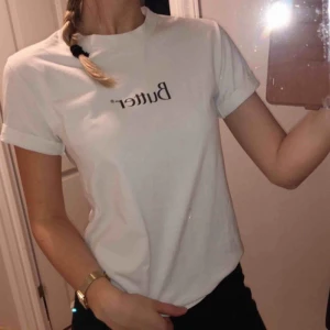  - Fin T-shirt från Butter köpt från caliroots
