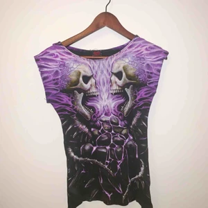  - Goth tröja med tryck på båda sidor så organell och ball! ☂️