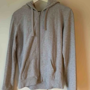  - Tröjan är i fint skick och kommer från junkyard, väldigt skön och inte välanvänd 