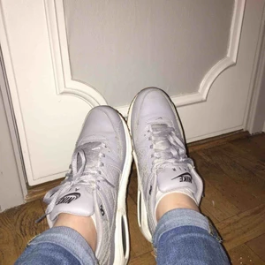  - Nike air skor. Köpta 2017 men bara använda några ggr så i mycket fint skick. Storlek 40. Inköpta nya för 800 kr. Köparen betalar frakt ;)