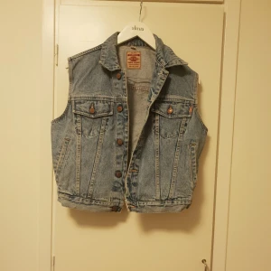  - Pepe jeans väst 