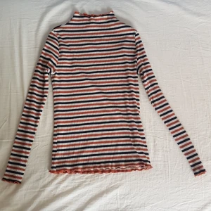 Tröja - Jääättesnygg o skön tröja, använd ca. 2 gånger så e i fint skick! Köpt på Monki men märket e Soaked in Fashion.