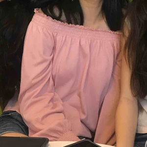  - Jättefin rosa off-shoulder topp från hm. Sparsam använd💓