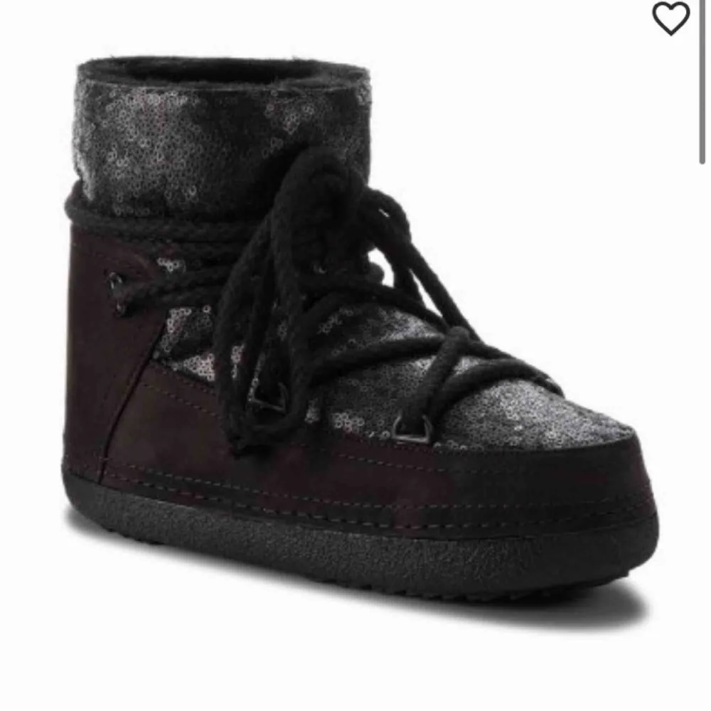 Inukkii boots köpta för ca 2 år sedan. I gott skicka men jag kommer självklart putsa upp dem innan försäljning. Köptes för ca 2600.. Skor.