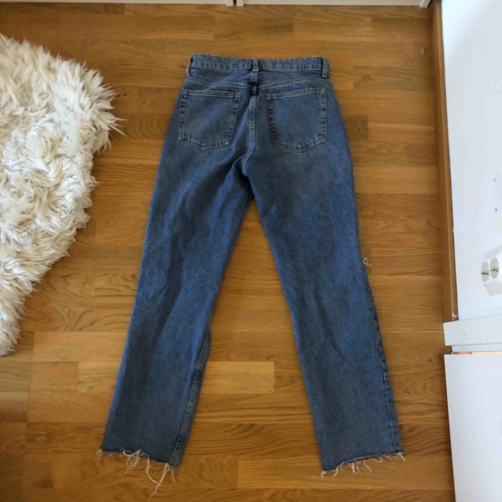 Jeans från zara, strl 36 men lite små i storleken tycker jag. Använda några gånger, fint skick! . Jeans & Byxor.