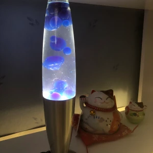 Lava lampa  - En häftig och mysig lava lampa som kan fungera som både nattlampa och dekoration. 
