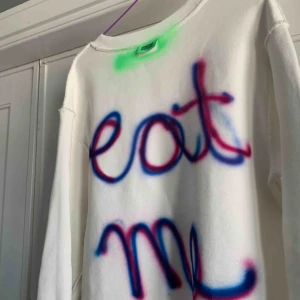  - Helt oanvänd custom tröja från weekday, köpt för 400kr🦋