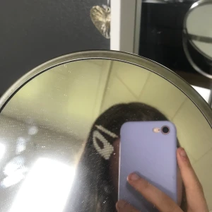 Supersöta hårspännen🌸 - Jättefina hårspännen med pärlor på. Ordinariepris: 66kr. Kostar nu 30kr styck + frakt. Pris kan diskuteras🌸