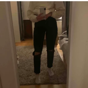 Jeans - Håliga jeans från h&m 💛 storlek 34, 130kr inkl frakt