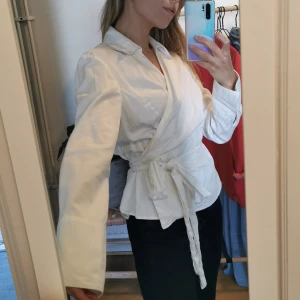 But blus/skjorta  - Jättefin skjorta/blus, bra skick. Bra kvalitet