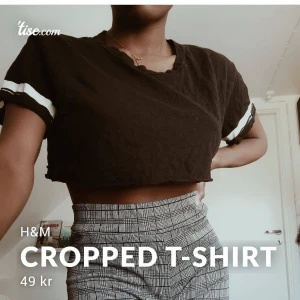 Cropped t-shirt  - Väldigt bra skick. Säljer för att den har blivit för liten 
