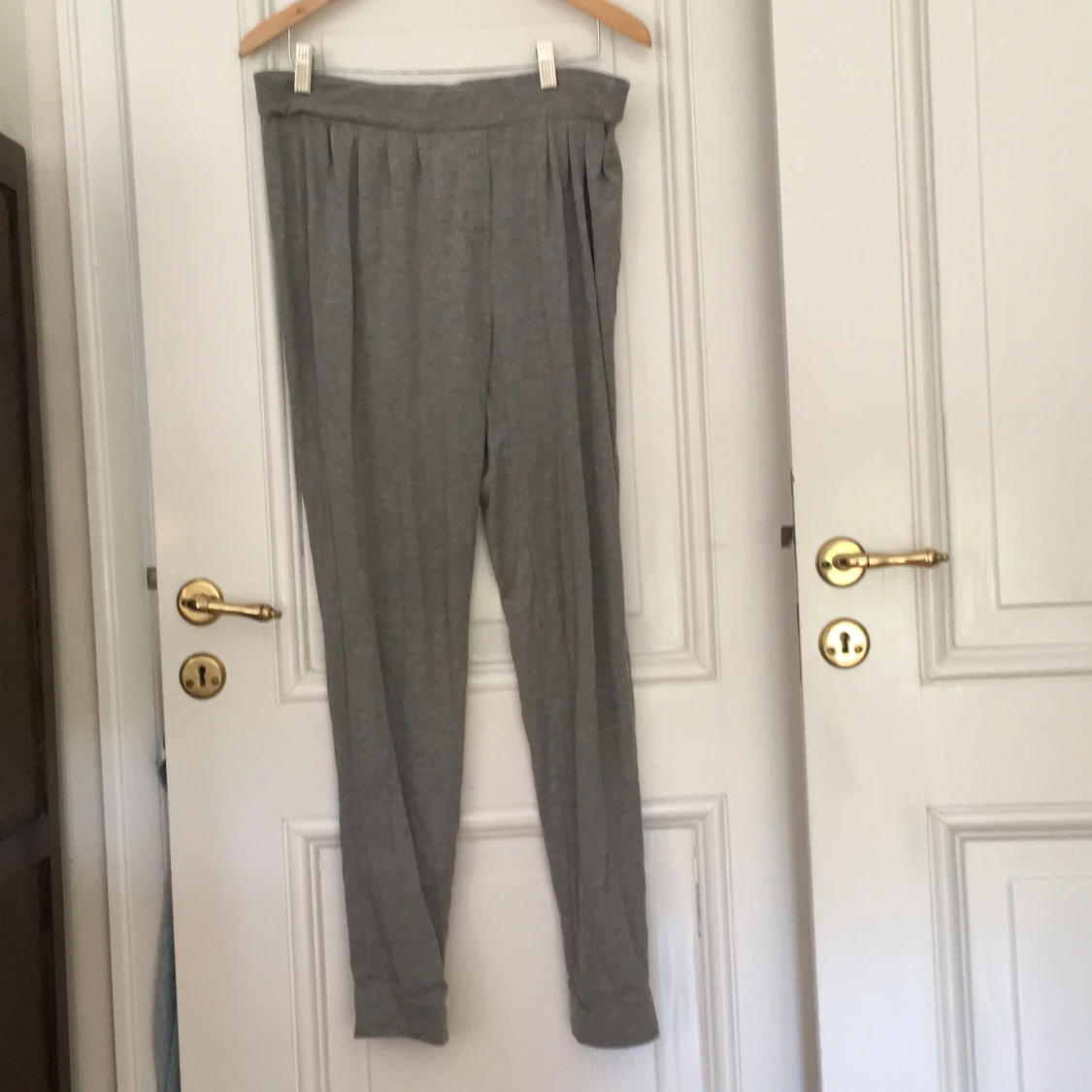 Grå mjukisbyxor