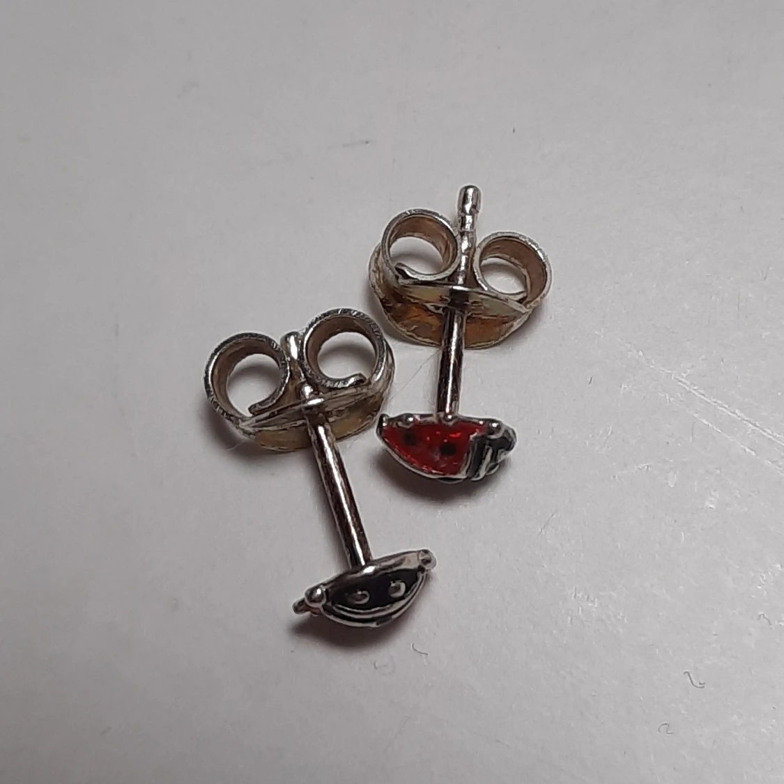 Örhängen med nyckelpigor - 90