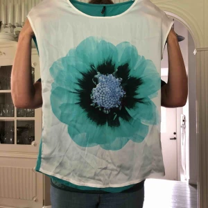  - Tröja från Soyaconcept. Är S men är lite större i storlek 🥰 Köparen står för frakt 🤠