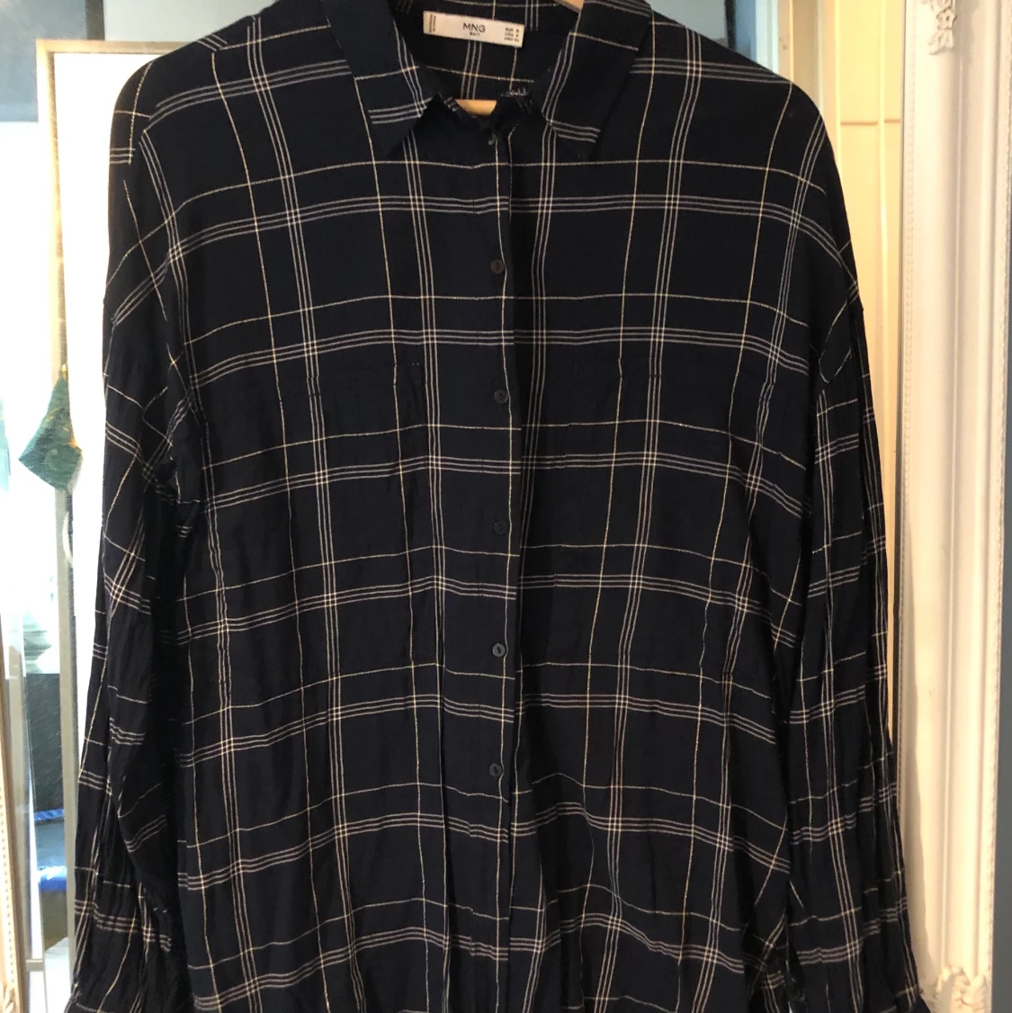 Marinblå rutig skjorta från MNG Paris