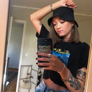 Columbia Buckethat - svingou buckethat från märket Columbia! bezta buckethatten som passar till allt, men används tyvärr inte tillräckligt mycket av mig :( använd cirka 1-2 gånger och får alltid komplimanger för man blir så FKN COOL. en hatt för en äkta katt