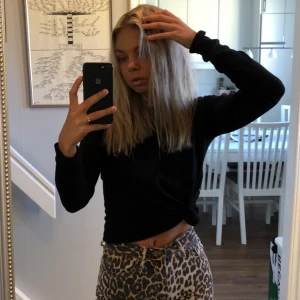 Pull&Bear - Skitsnygga MOMjeans från Pull And Bear. Tyvärr för små:/ 