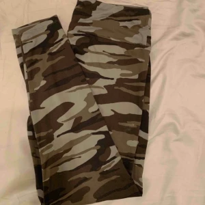 Byxor - Köpte byxorna i USA för ungefär ett år sedan vet inte riktigt vad det är för märke. Fri frakt