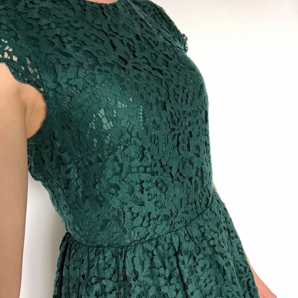 Grön klänning i spets | Plick Second Hand