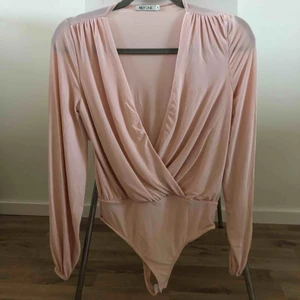  - Rosa body från NLY one. Strl S