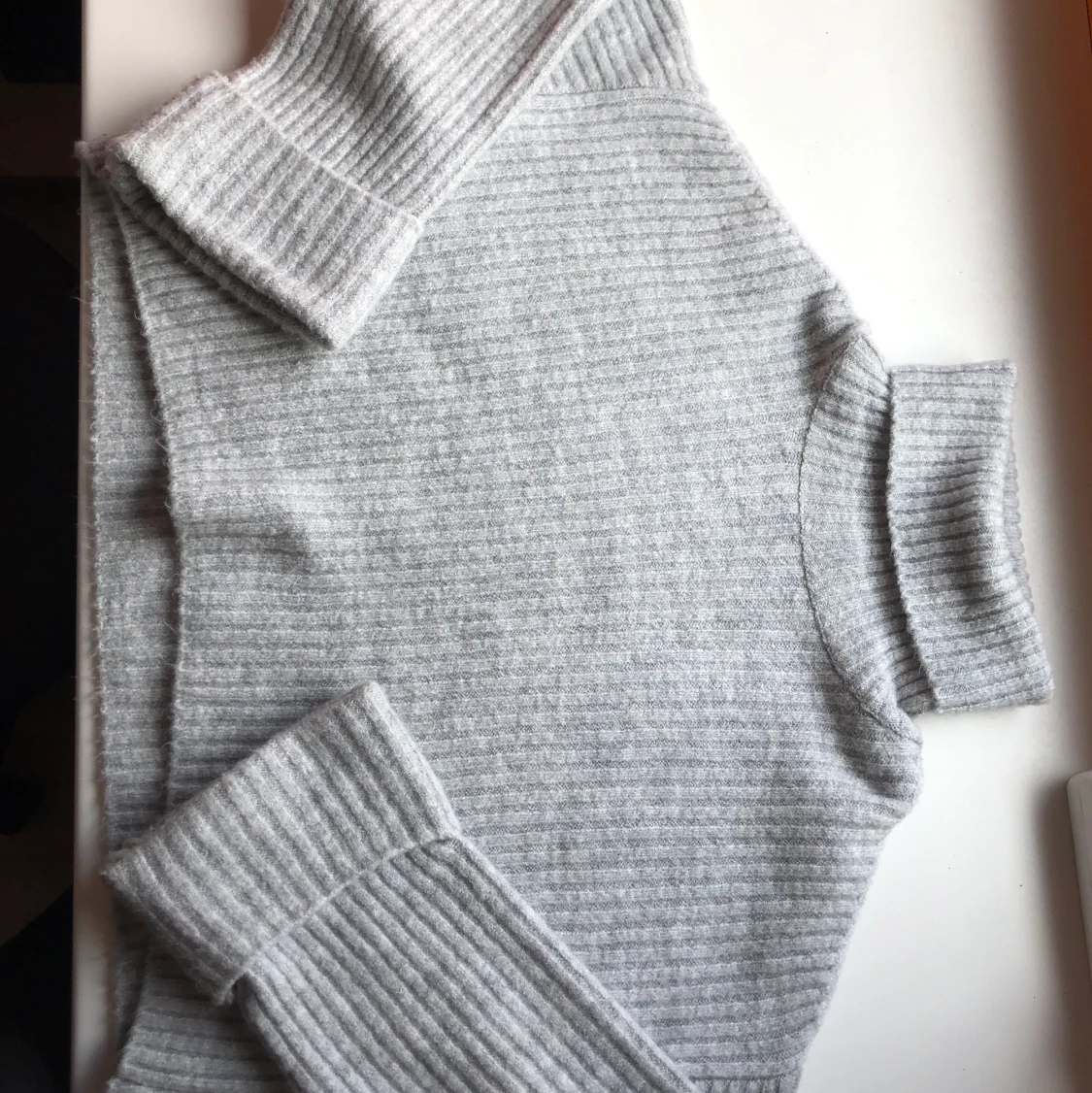 Grå stickad tröja - 90