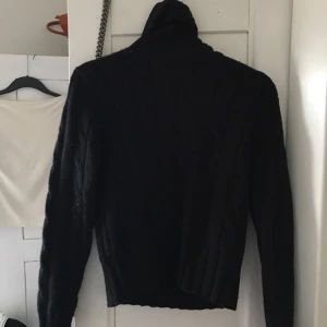  - Stickad polotröja