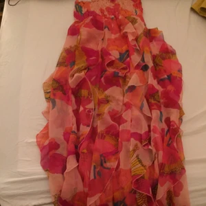  - Superfin sommarklänning från RiverIsland som går ända ner till fötterna.  Frakt tillkommer  