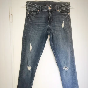  - Helt nya jeans, aldrig använda 