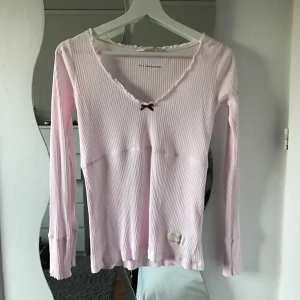  - Odd Molly topp, i storlek 1 vilket motsvarar S ungefär. Säljer för 100kr.