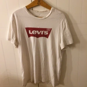  - Frakt ingår i priset. Använd men fint skick.