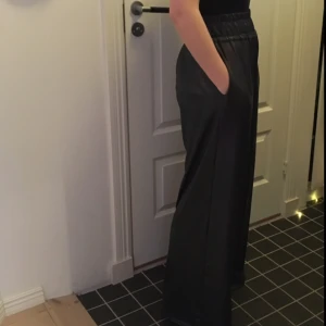  - Space pants. Vida, mjuka hög midja