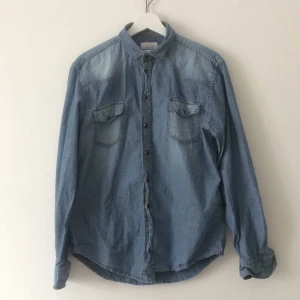 - Jeansskjorta från Zara Men. Gott skick! 