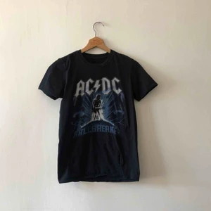  - ACDC - Trevligt använt skick - Kan hämtas i Uppsala eller skickas mot fraktkostnad 