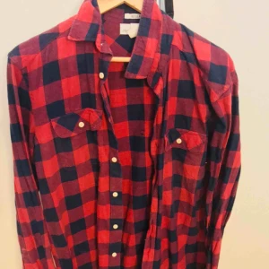  - Oversize skjorta, knappt använd. 