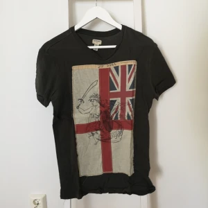  - Ralph Lauren, Denim & Supply, T-shirt.   Kan mötas i Stockholmstrakten alternativt betalar köparen för frakten