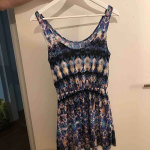  - Klänning som aldrig använts 